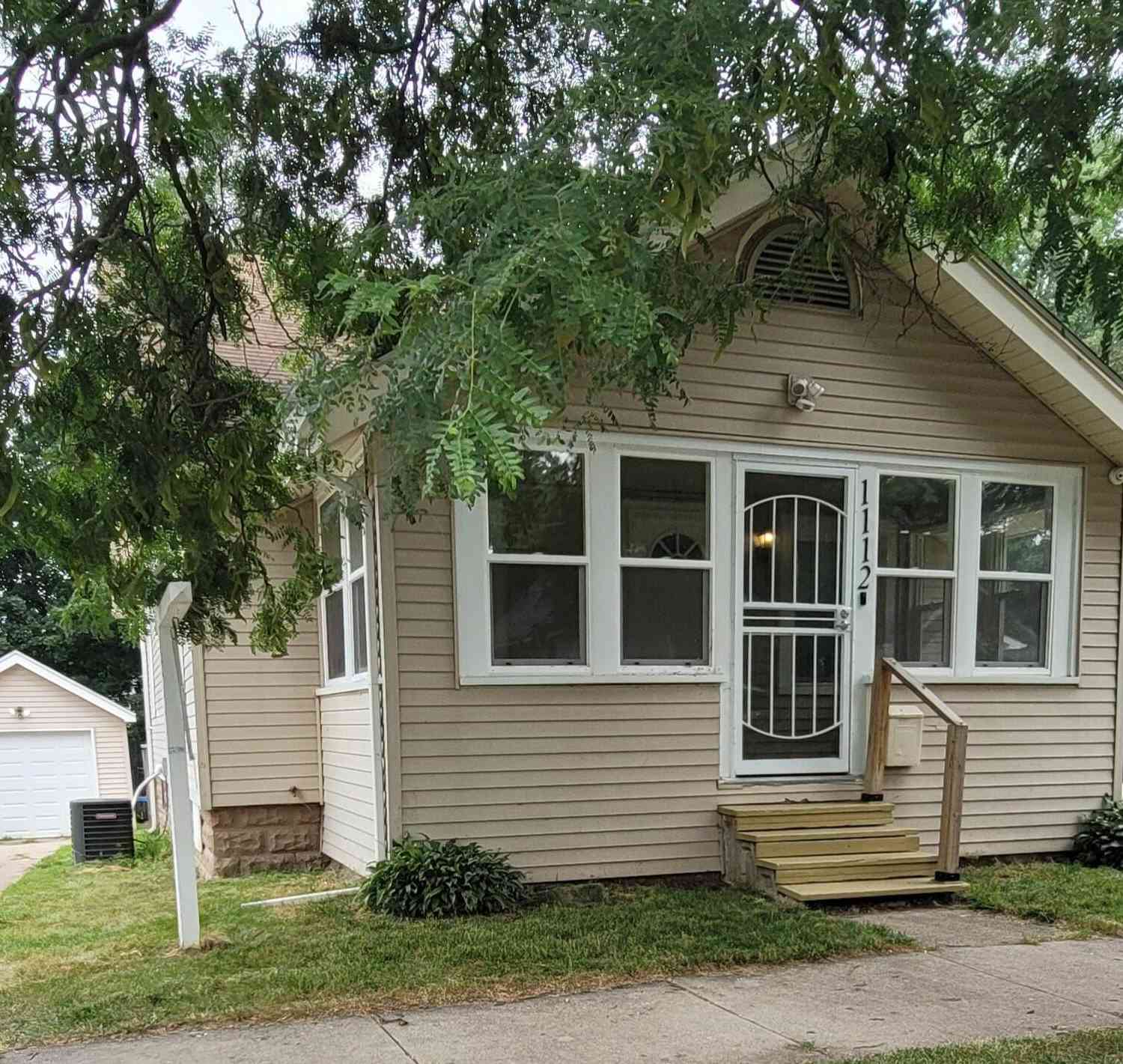 Homes For Sale - 1112 Woodsum Street<br/> Jackson County, Jackson, MI 49203