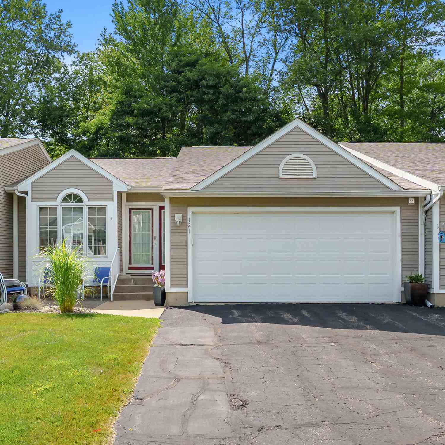 Condo For Sale - 121 Pinegrove Drive<br/> Battle Creek, MI 49015