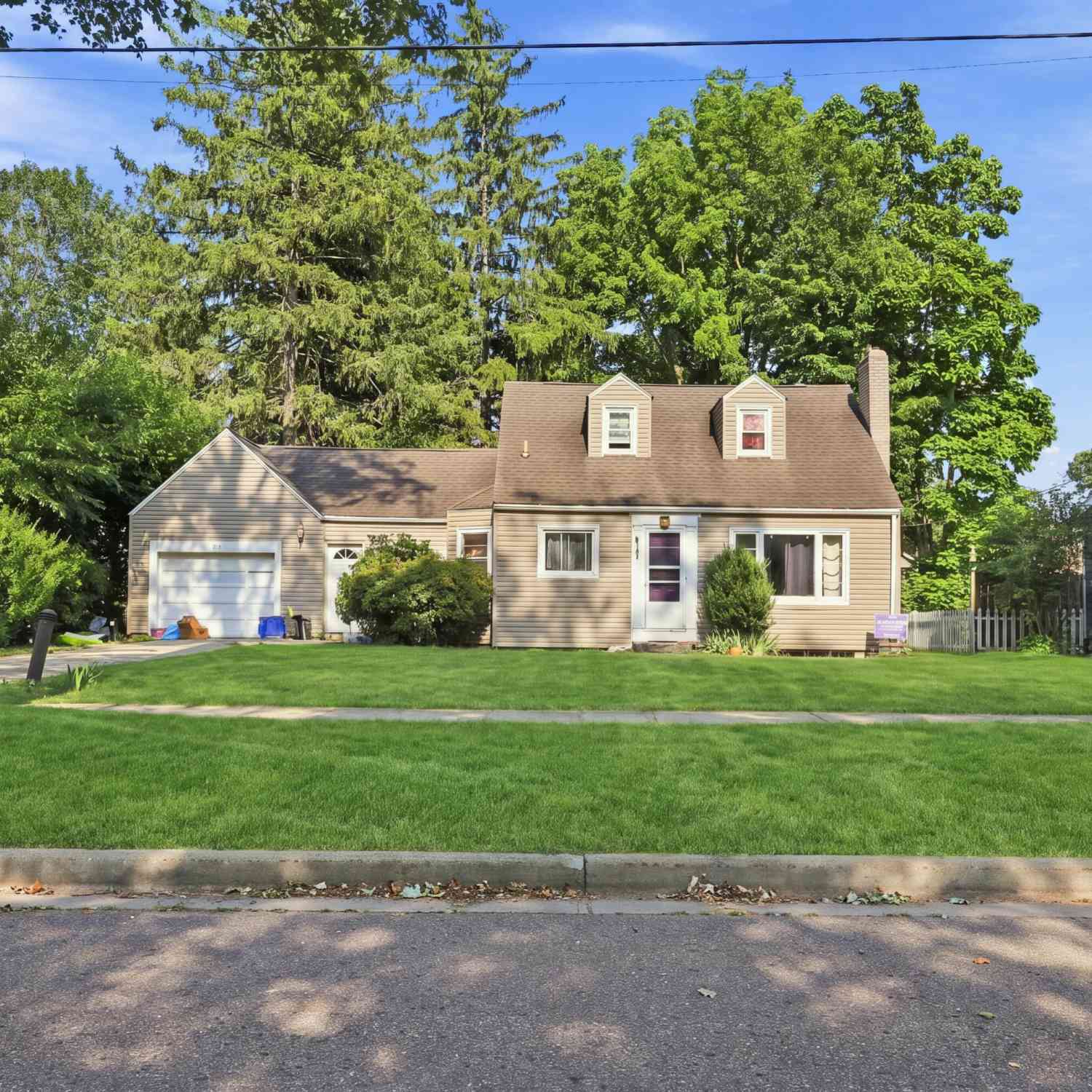 Homes For Sale - 617 East Street<br/> Three Rivers, MI 49093