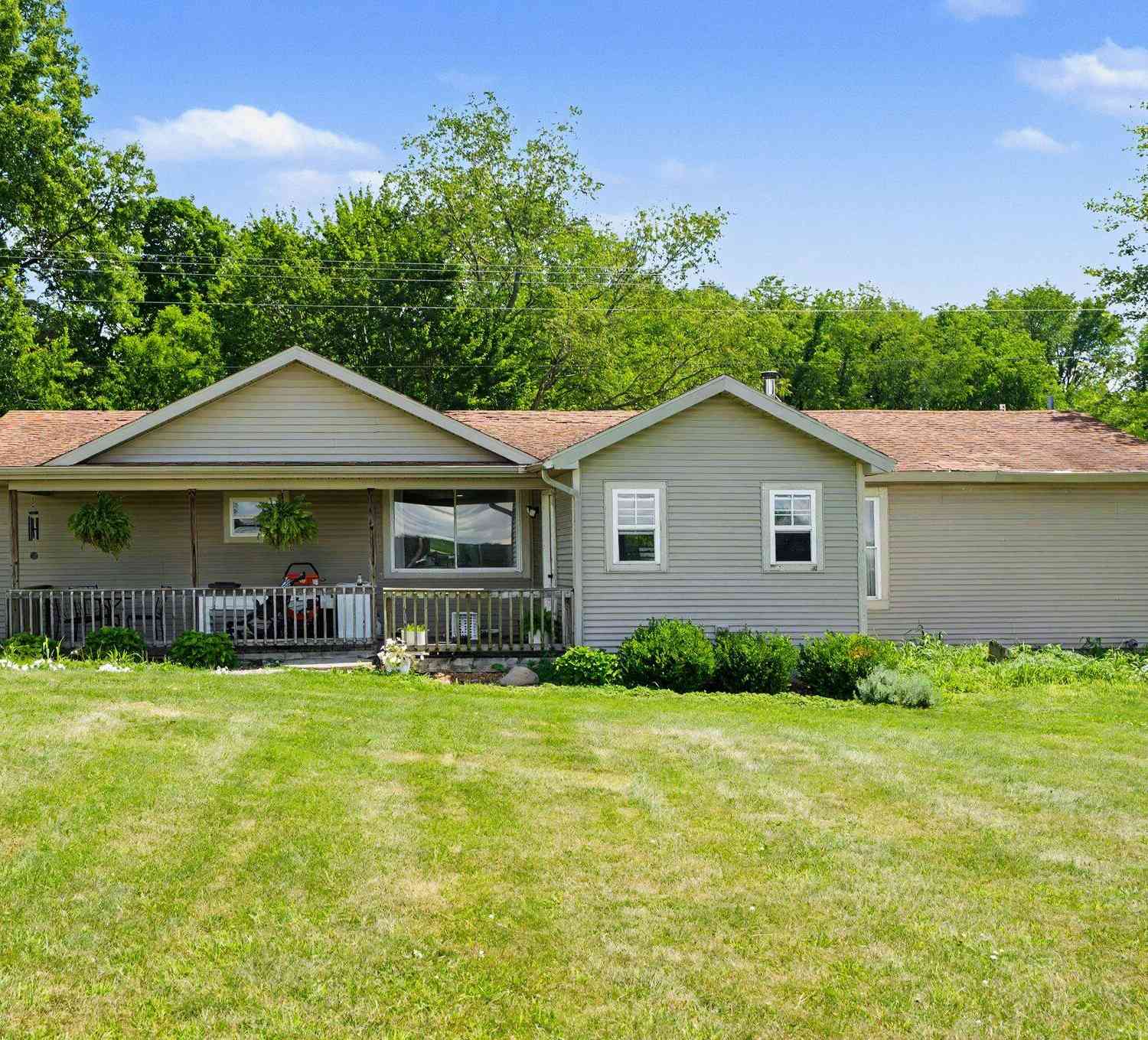 Homes For Sale - 59131 White Temple Road<br/> Cass County, Vandalia, MI 49095