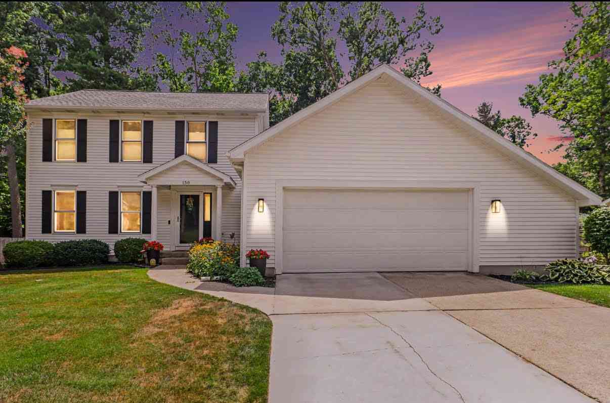 Homes For Sale - 150 Denilee Court<br/> Kent County, Comstock Park, MI 49321