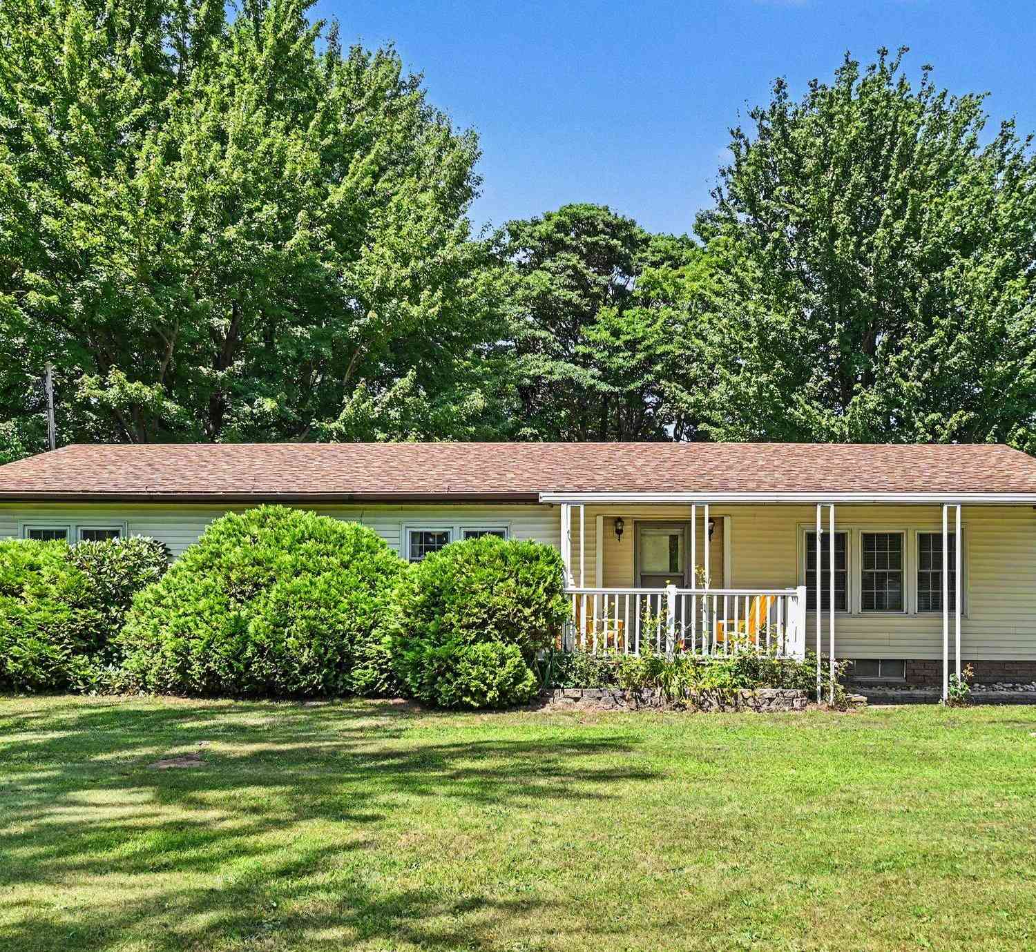 Homes For Sale - 75620 16th Avenue<br/> South Haven, MI 49090