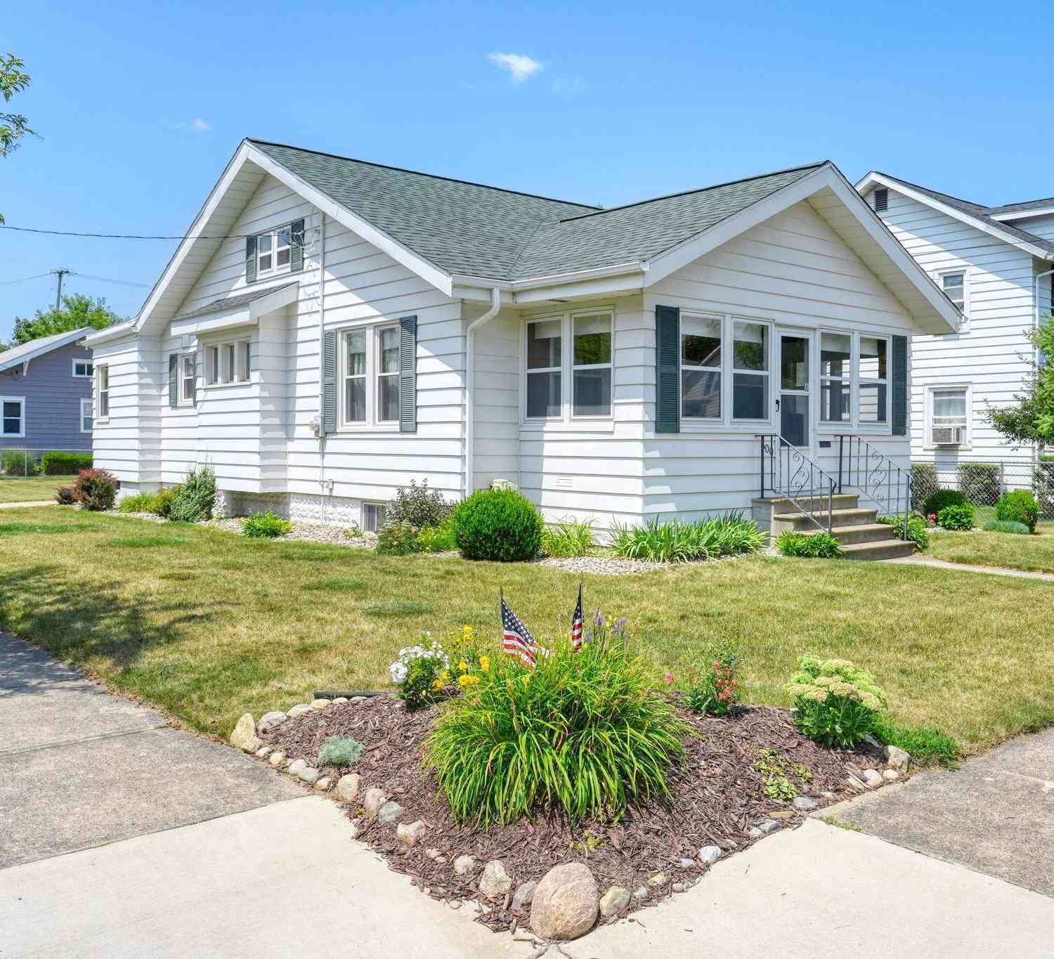 Homes For Sale - 600 N Pleasant Street<br/> Jackson, MI 49202