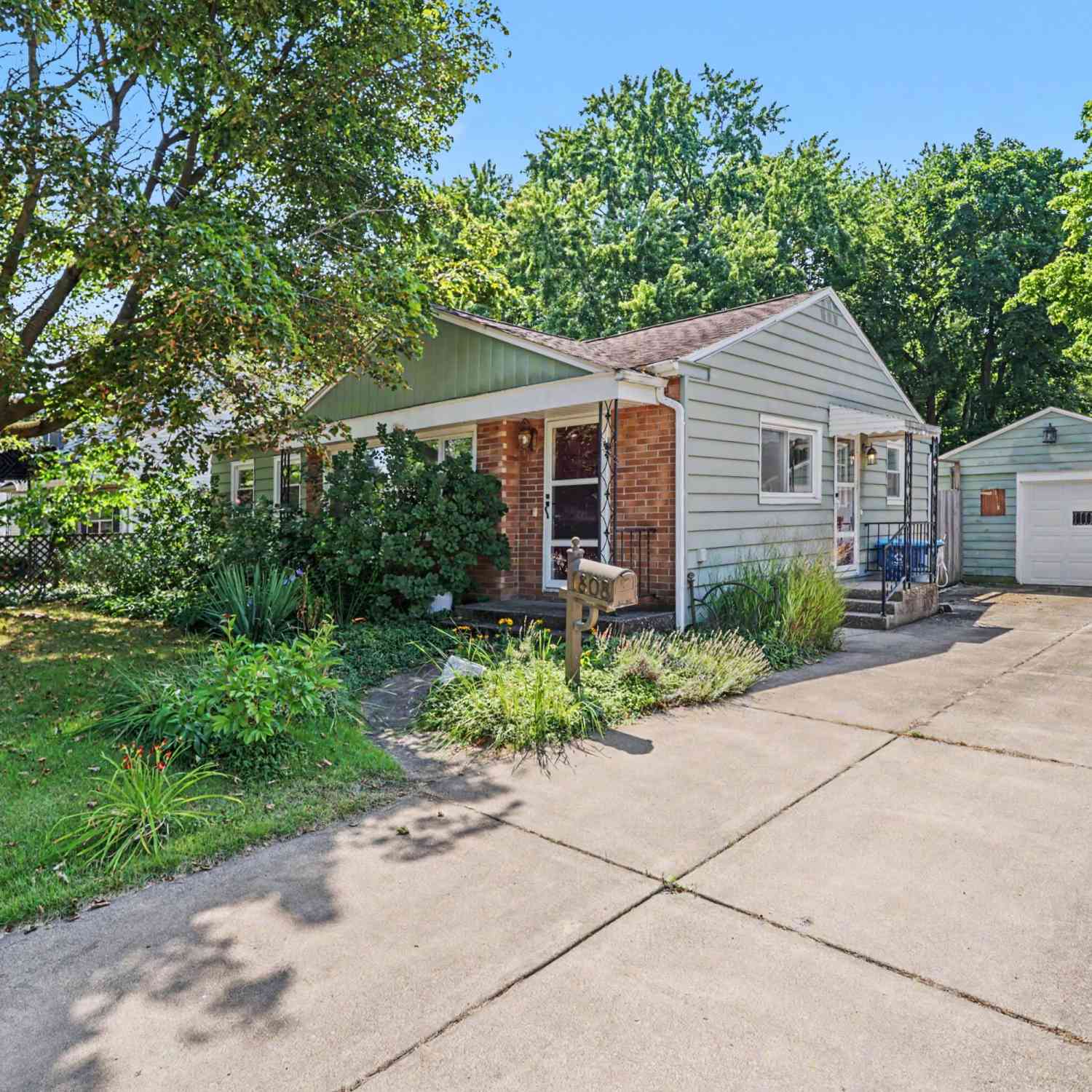 Homes For Sale - 1808 Southern Avenue<br/> Kalamazoo, MI 49001