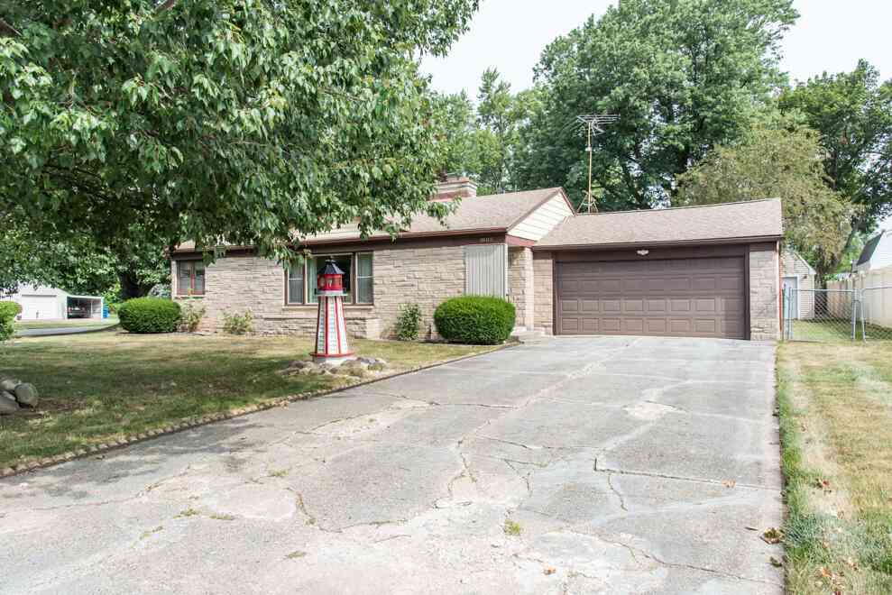 Homes For Sale - 1805 Golfview Avenue<br/> Kalamazoo, MI 49001