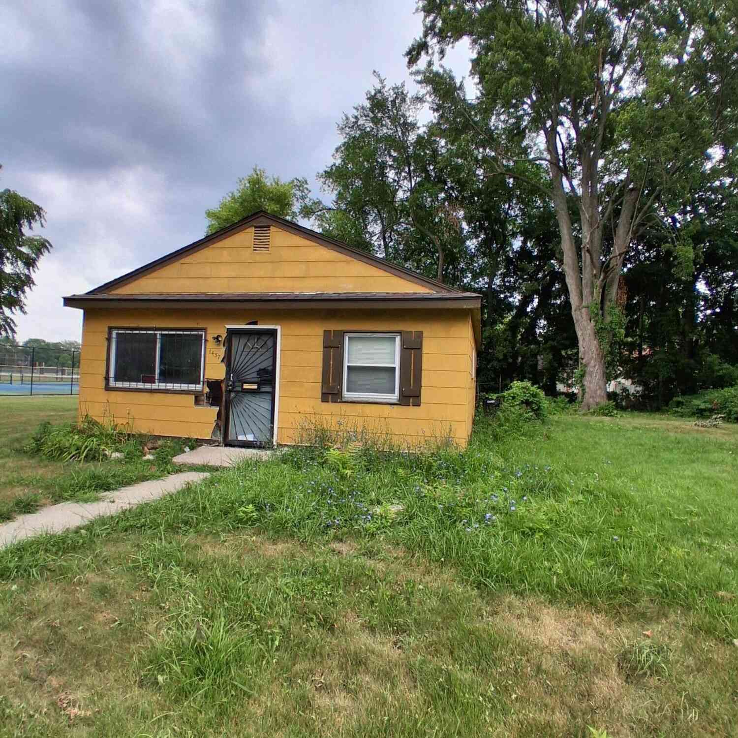 Homes For Sale - 14572 Plainview Avenue<br/> Detroit, MI 48223