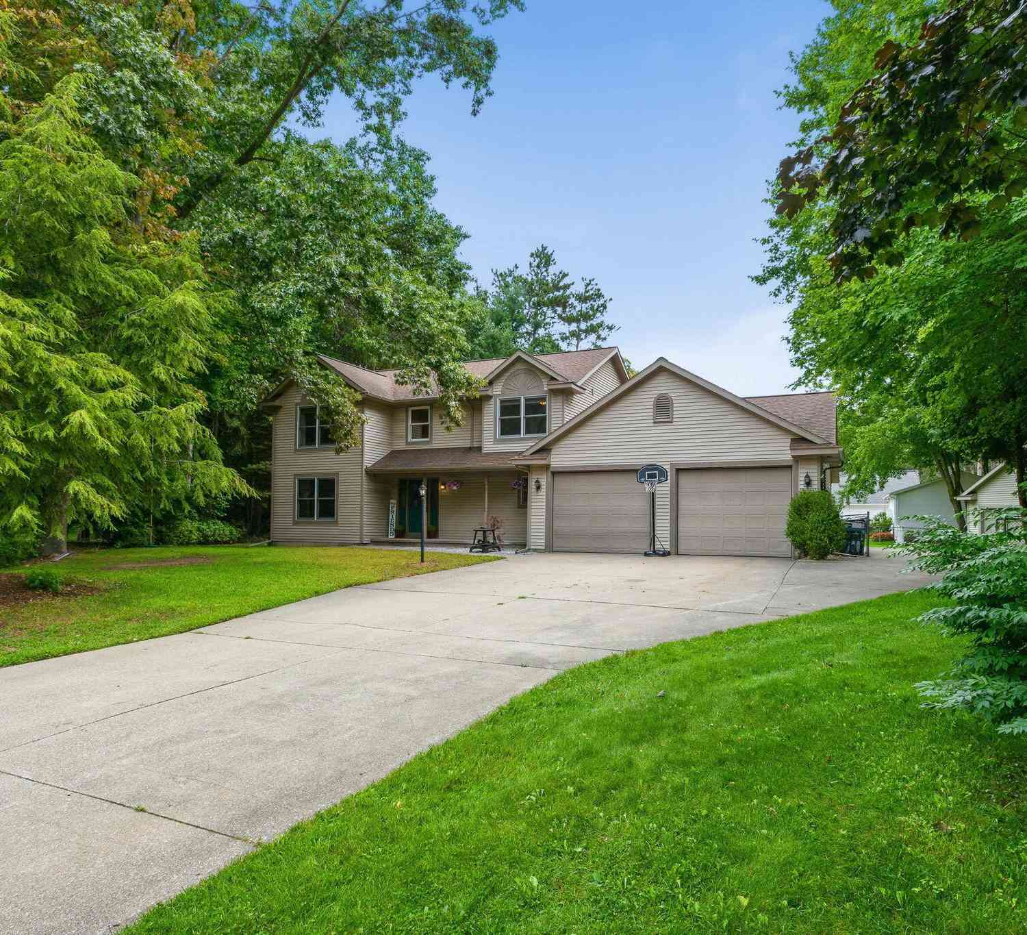 Homes For Sale - 15250 Hofma Drive<br/> Grand Haven, MI 49417