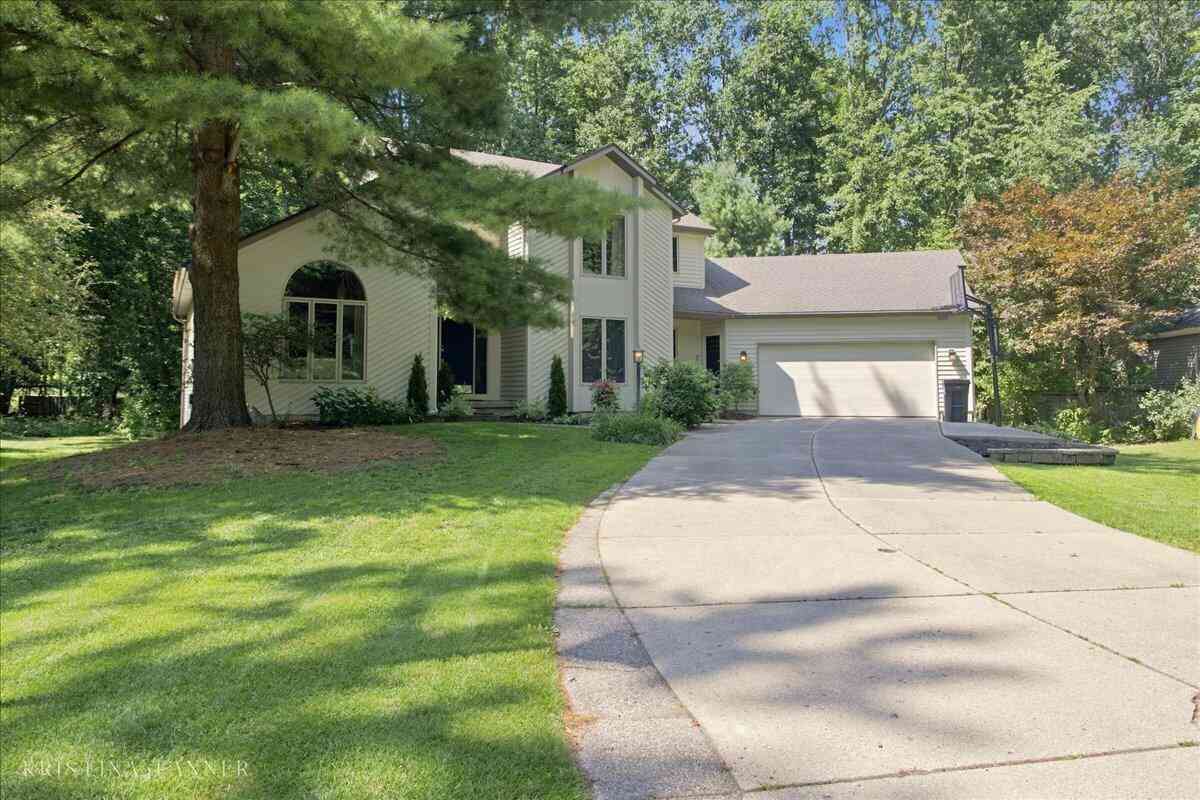 Homes For Sale - 4569 Chandler Drive<br/> Hudsonville, MI 49426