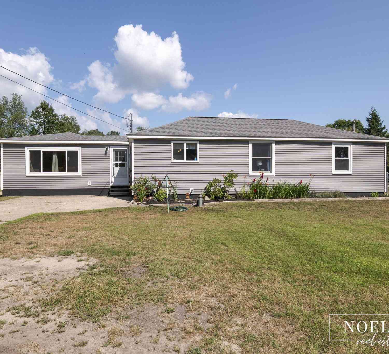 Homes For Sale - 1104 S Drent Road<br/> Muskegon, MI 49442