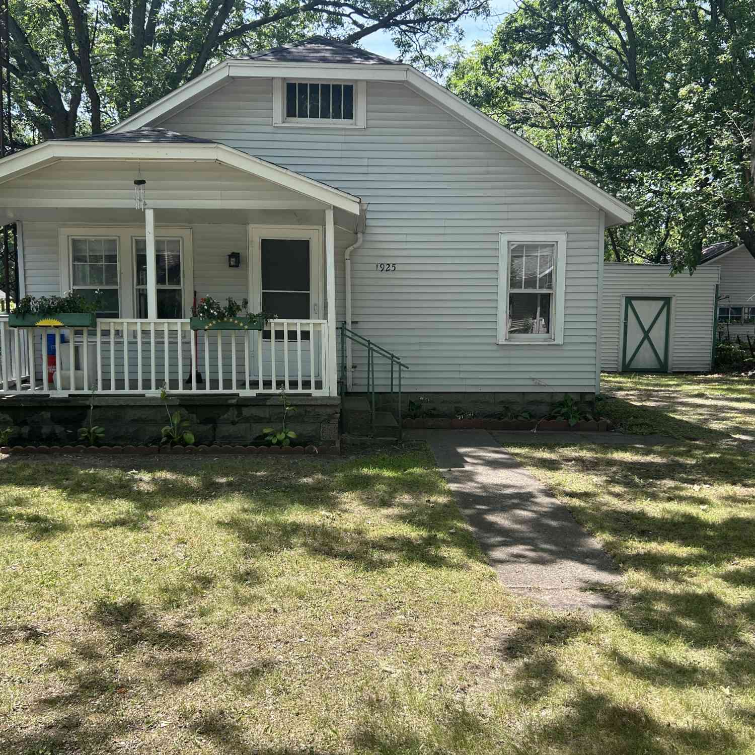 Homes For Sale - 1925 Valley Street<br/> Muskegon, MI 49442