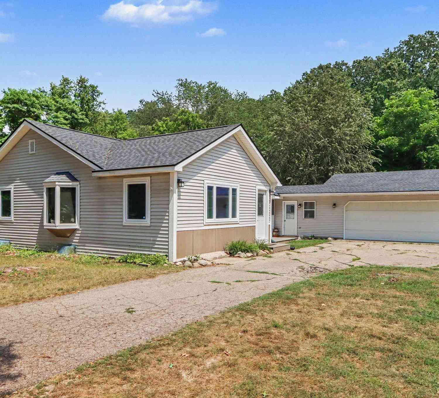 Homes For Sale - 13801 32nd Street<br/> Gobles, MI 49055