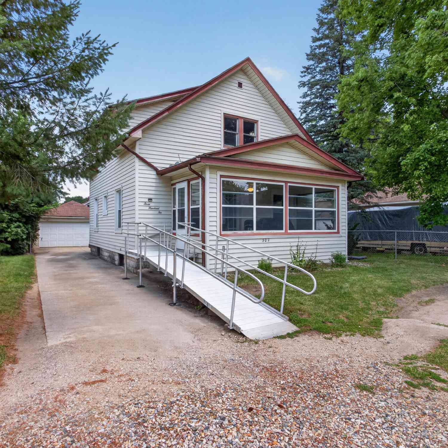 Homes For Sale - 302 Cass Avenue<br/> Jackson, MI 49203