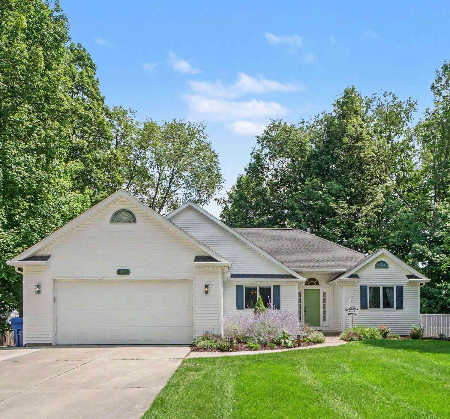 Homes For Sale - 1466 Coolidge Avenue<br/> Kalamazoo, MI 49006