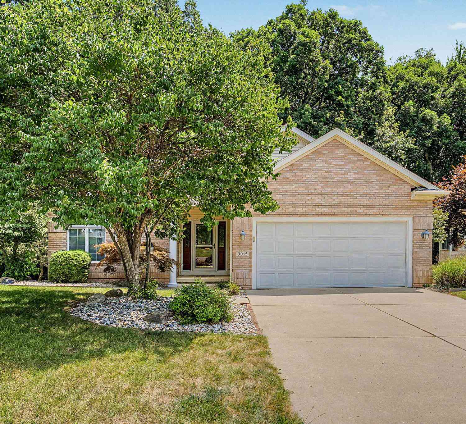 Condo For Sale - 3015 S Wood Dale Drive<br/> Jackson, MI 49203