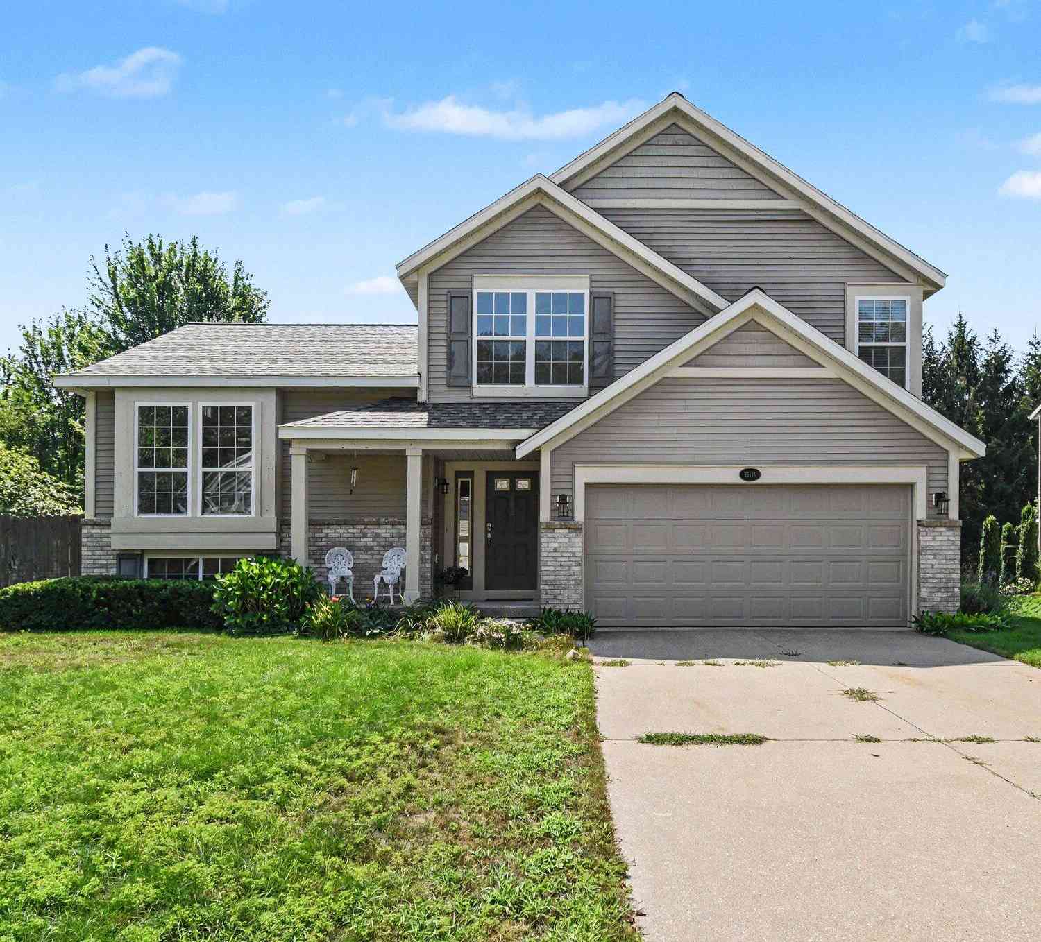 Homes For Sale - 15116 Briarwood Street<br/> Grand Haven, MI 49417