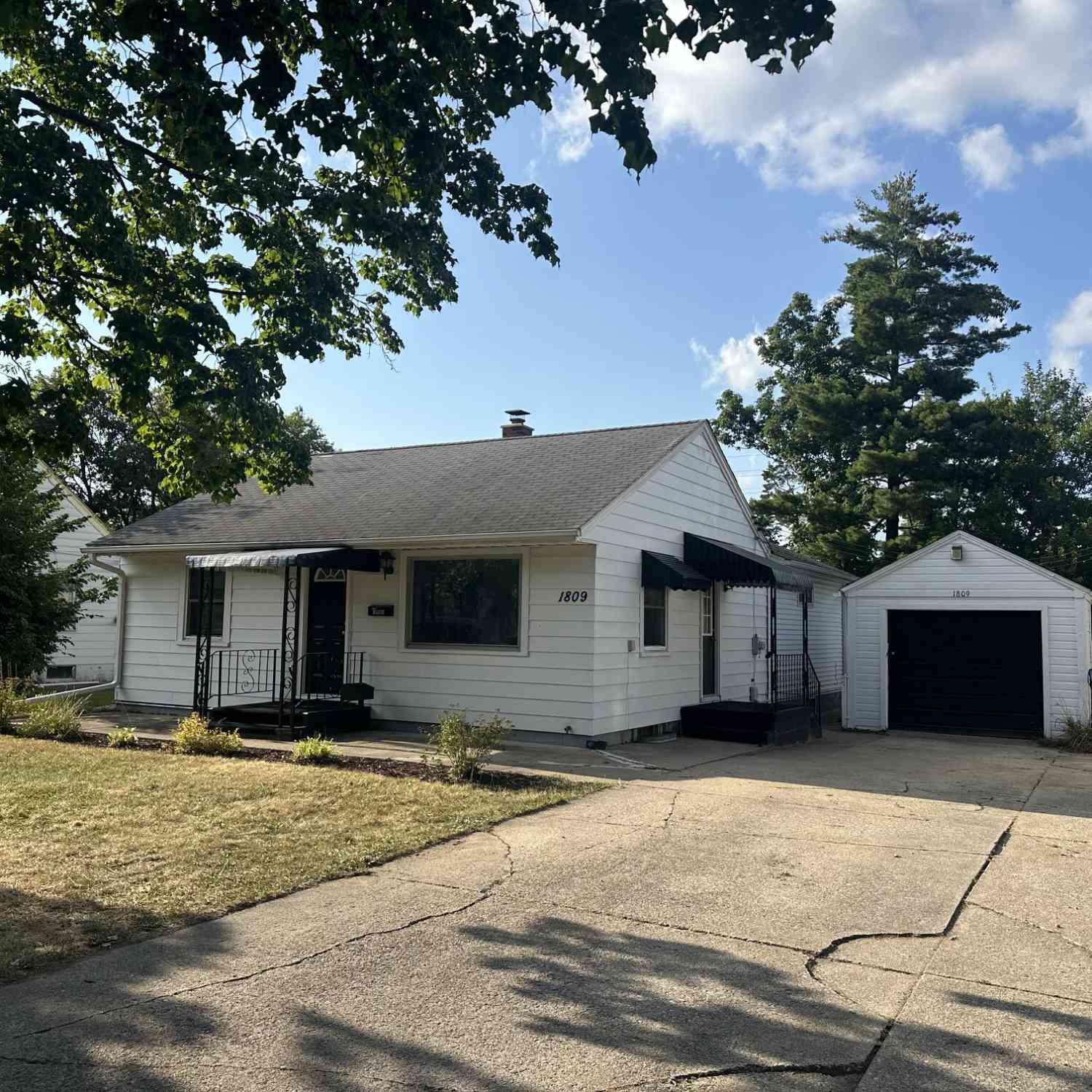 Homes For Sale - 1809 Fulton Street<br/> Kalamazoo, MI 49001