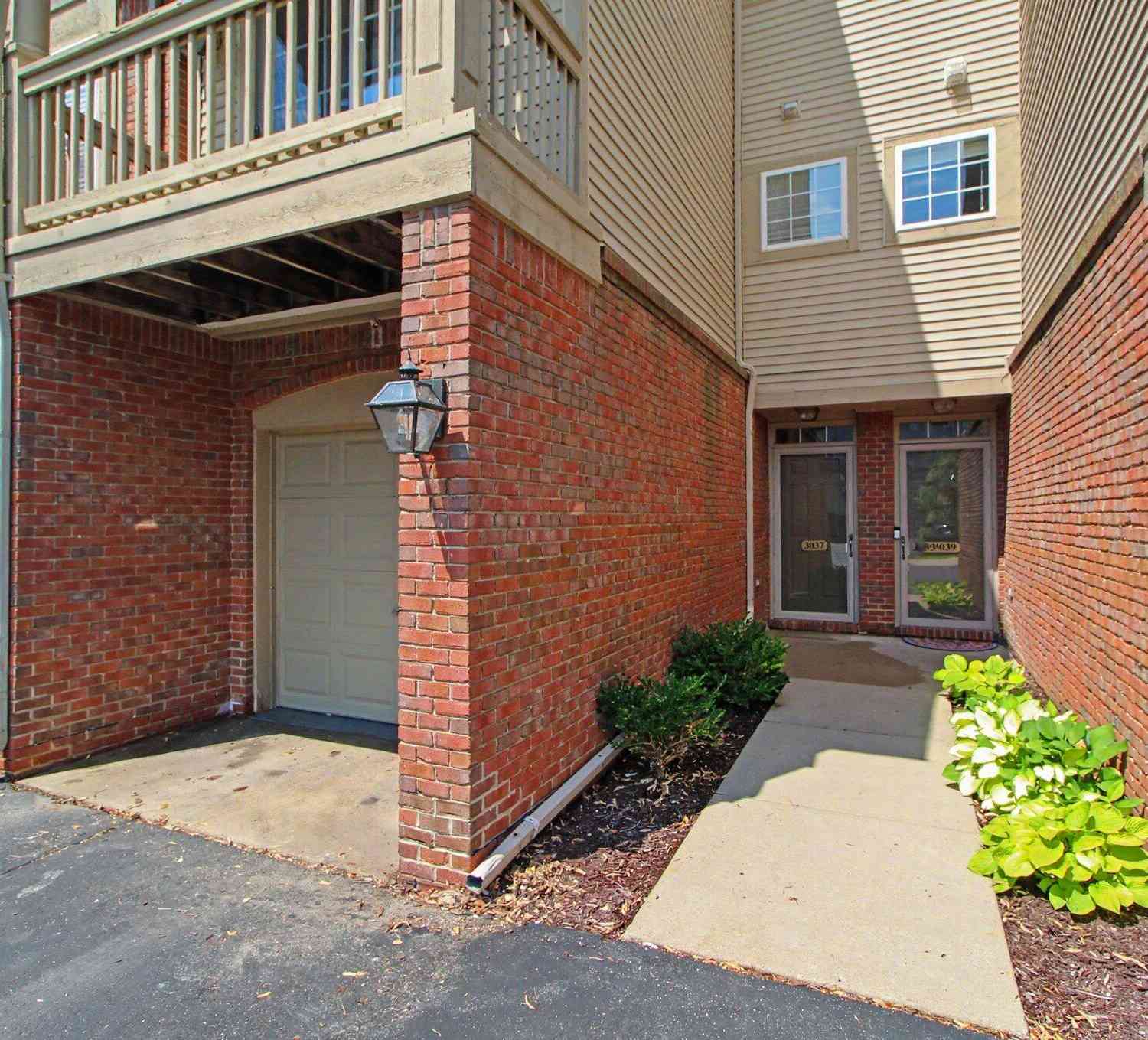 Condo For Sale - 3037 Barclay Way<br/> Ann Arbor, MI 48105
