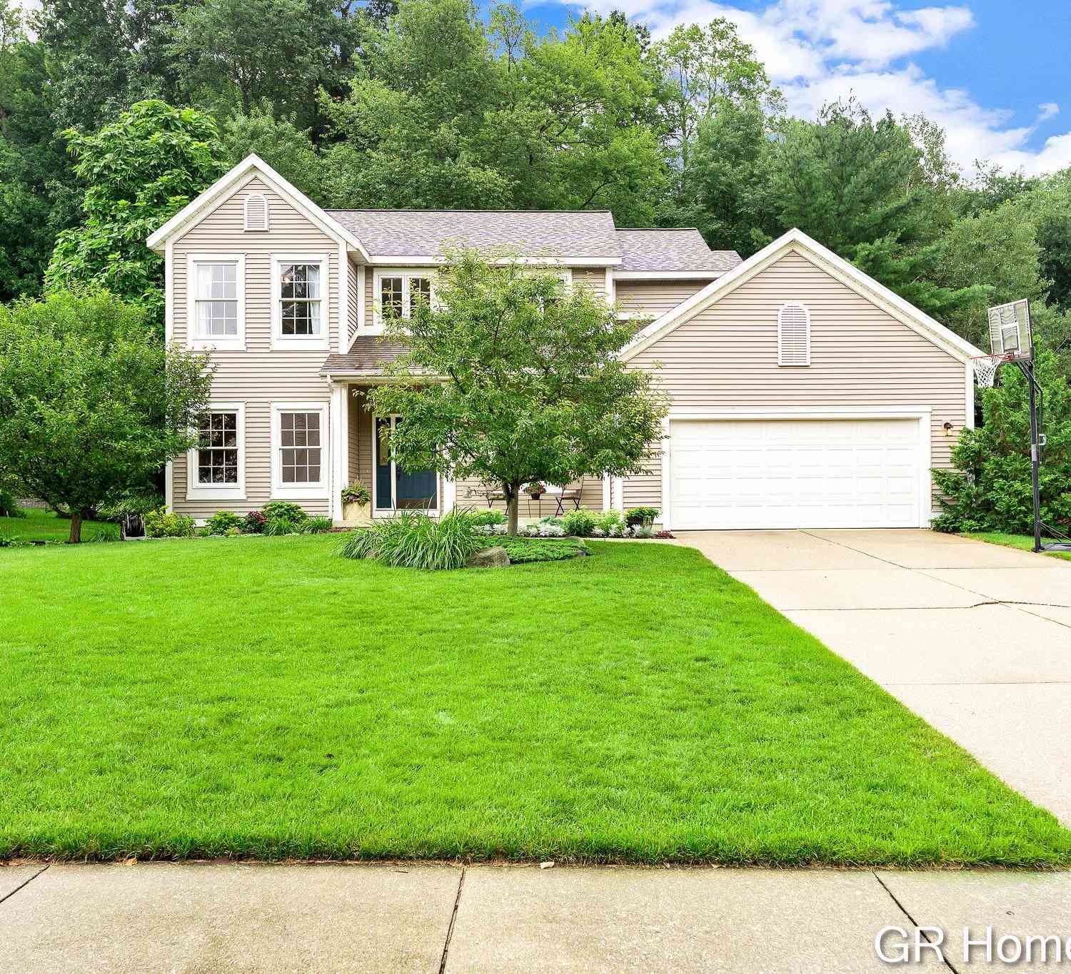 Homes For Sale - 7436 Las Palmas Drive<br/> Rockford, MI 49341