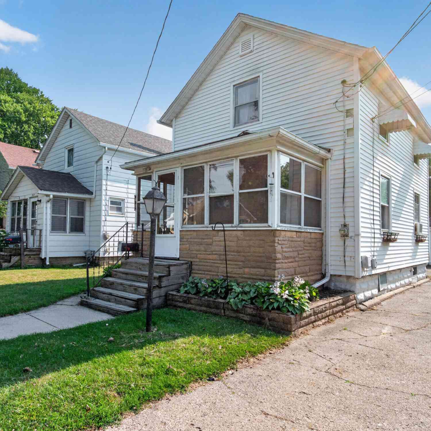 Homes For Sale - 905 N Elm Avenue<br/> Jackson, MI 49202