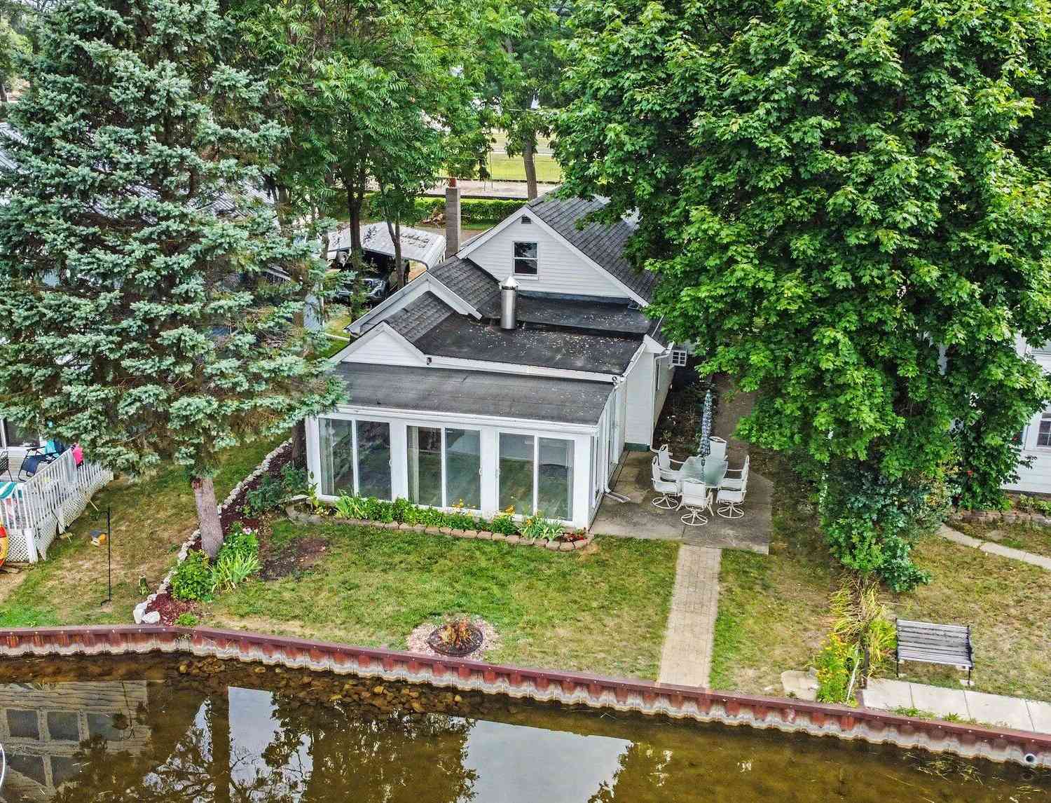 Homes For Sale - 231 N Lakeside Drive<br/> Michigan Center, MI 49254
