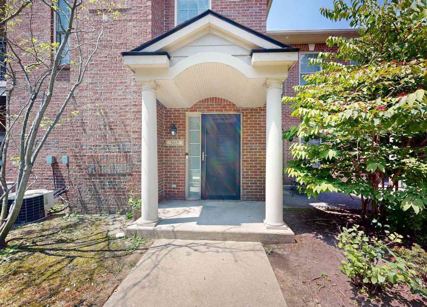 Condo For Sale - 5615 Hampshire Lane<br/> Ypsilanti, MI 48197