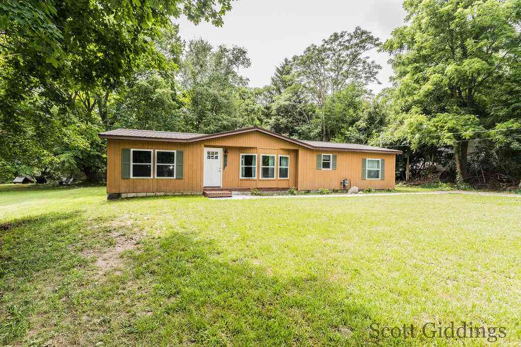 Mobile Home For Sale - 318 E Bellevue Street<br/> Stanton, MI 48888
