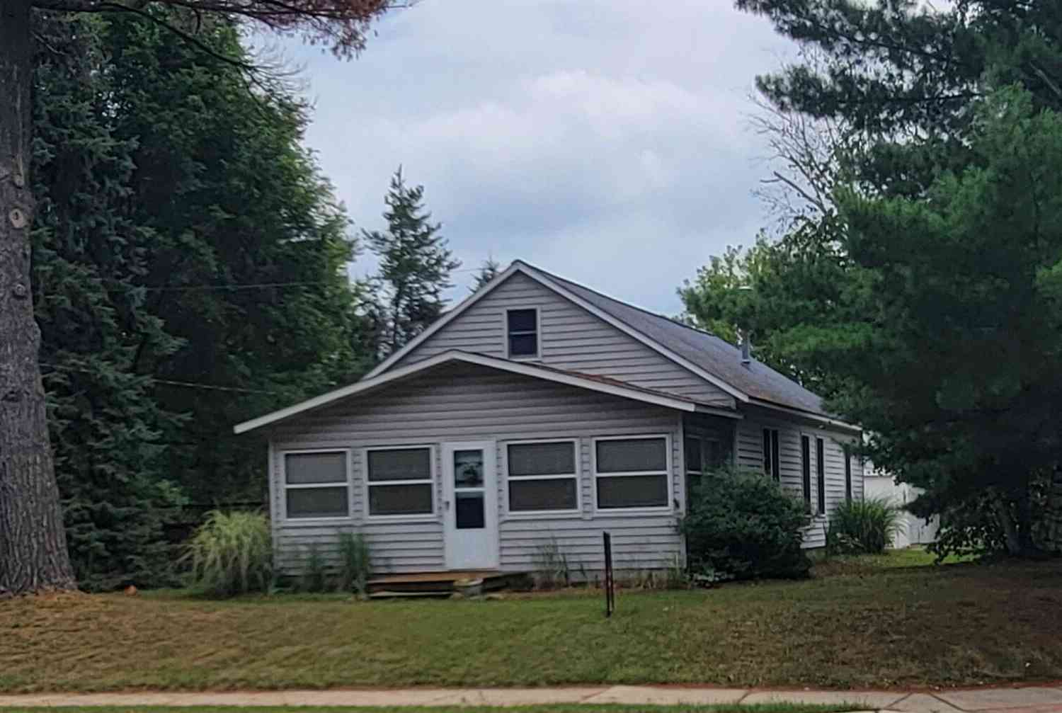 Homes For Sale - 8 E Barton Street<br/> Newaygo, MI 49337