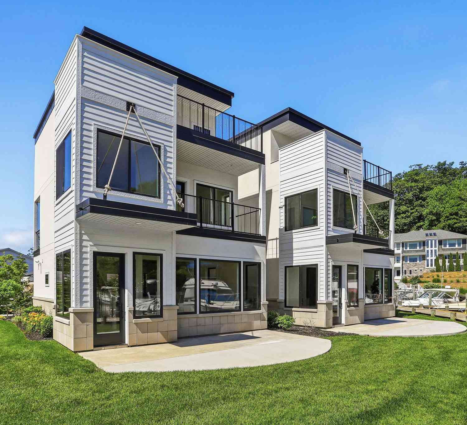 Condo For Sale - 3 N Bailey Avenue #2<br/> South Haven, MI 49090