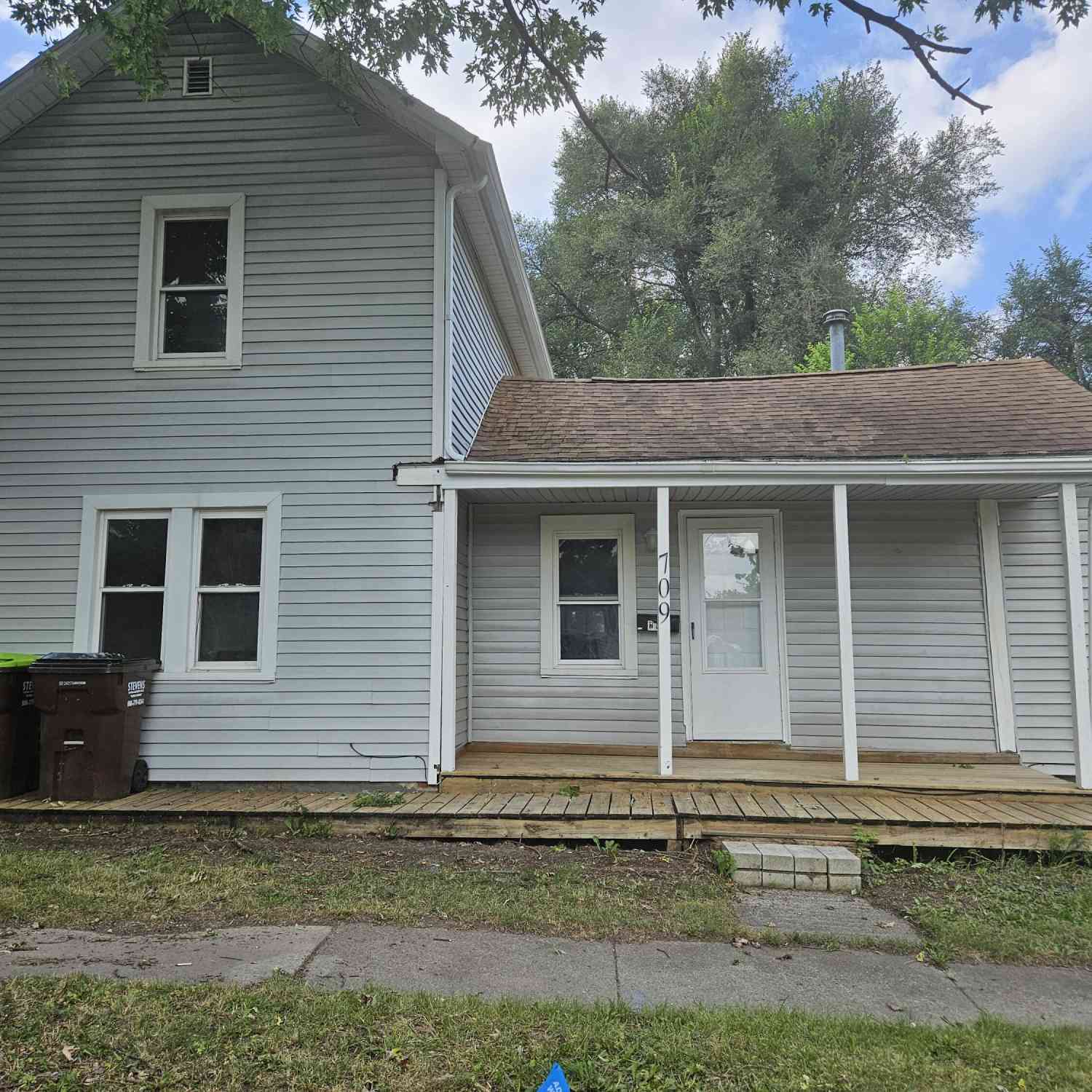 Homes For Sale - 709 N Locust Street<br/> Lenawee County, Adrian, MI 49221