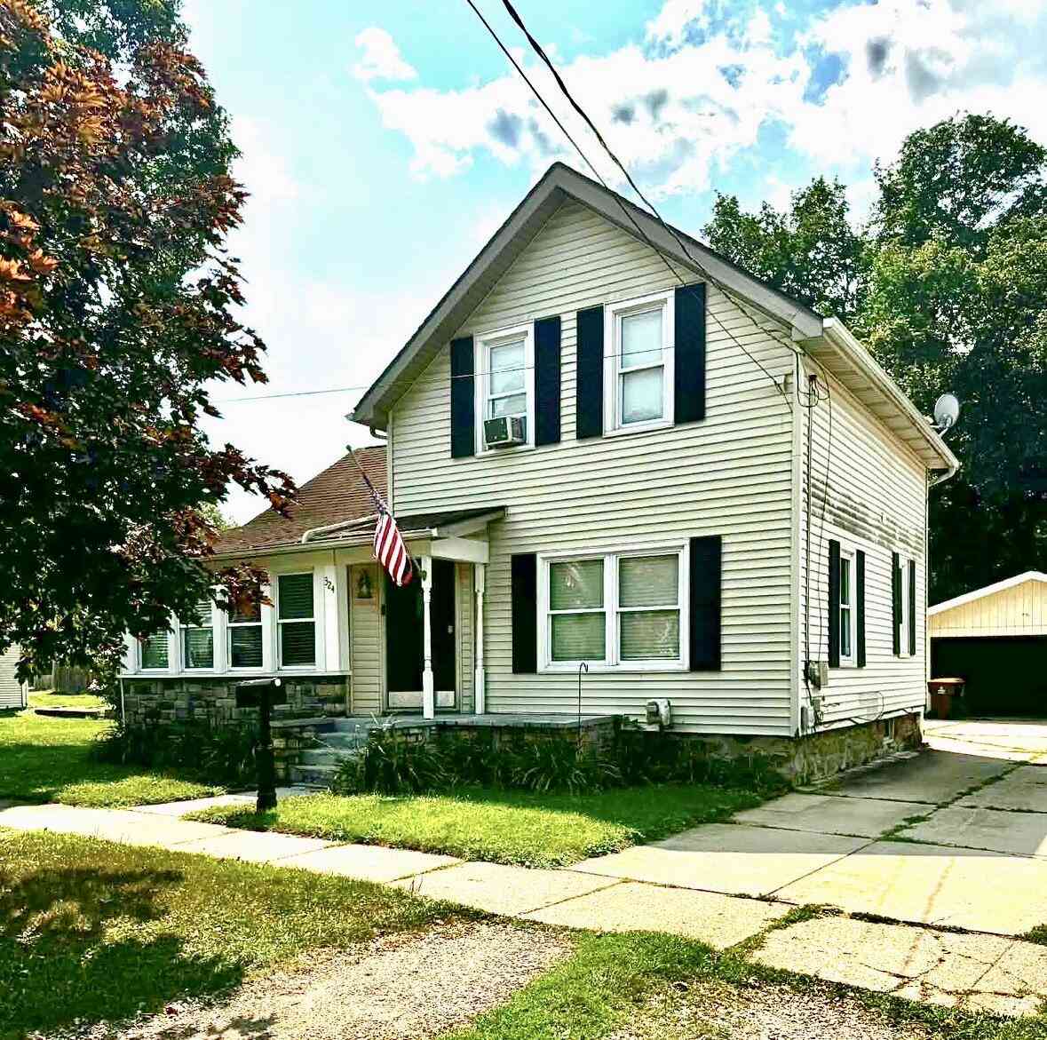 Homes For Sale - 324 S Hamilton Street<br/> Calhoun County, Marshall, MI 49068