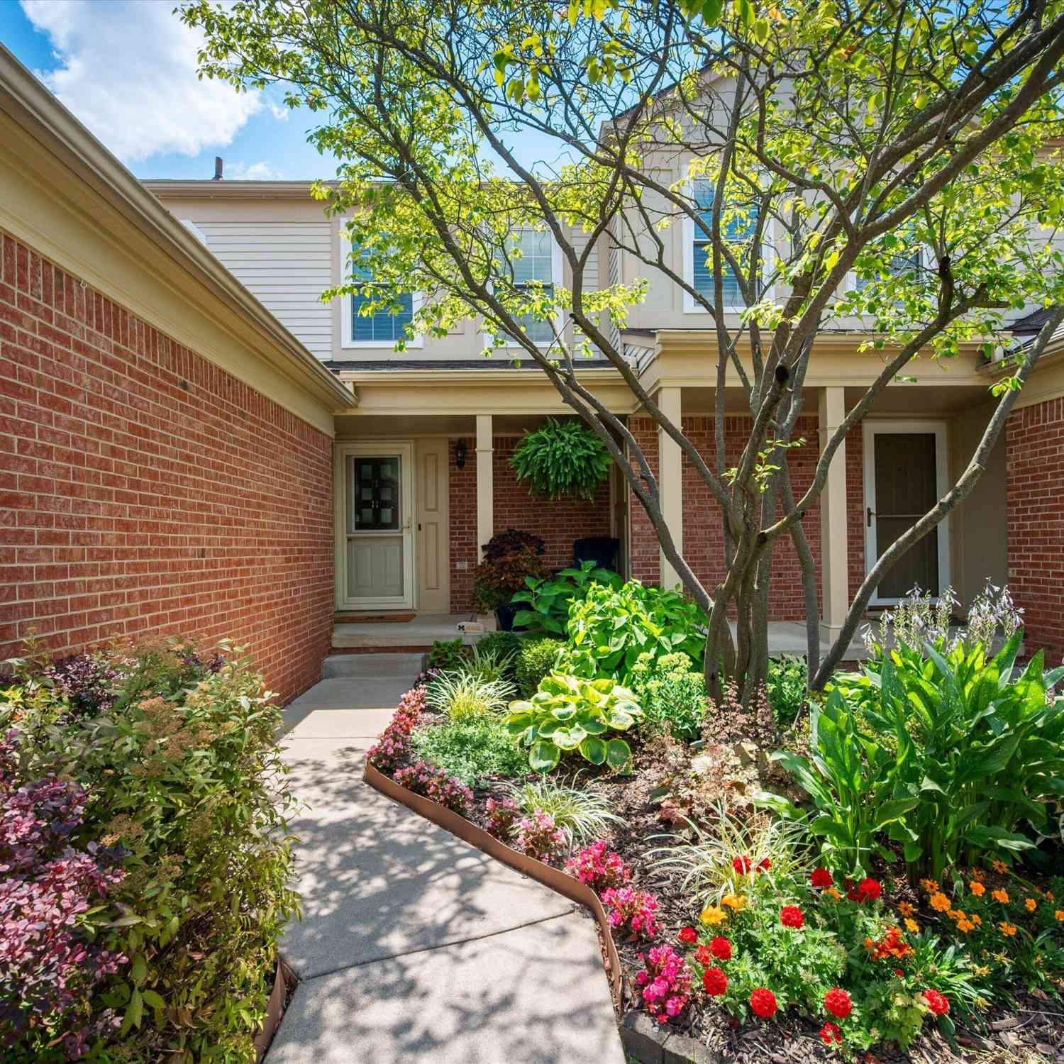 Condo For Sale - 3076 Village Circle<br/> Ann Arbor, MI 48108
