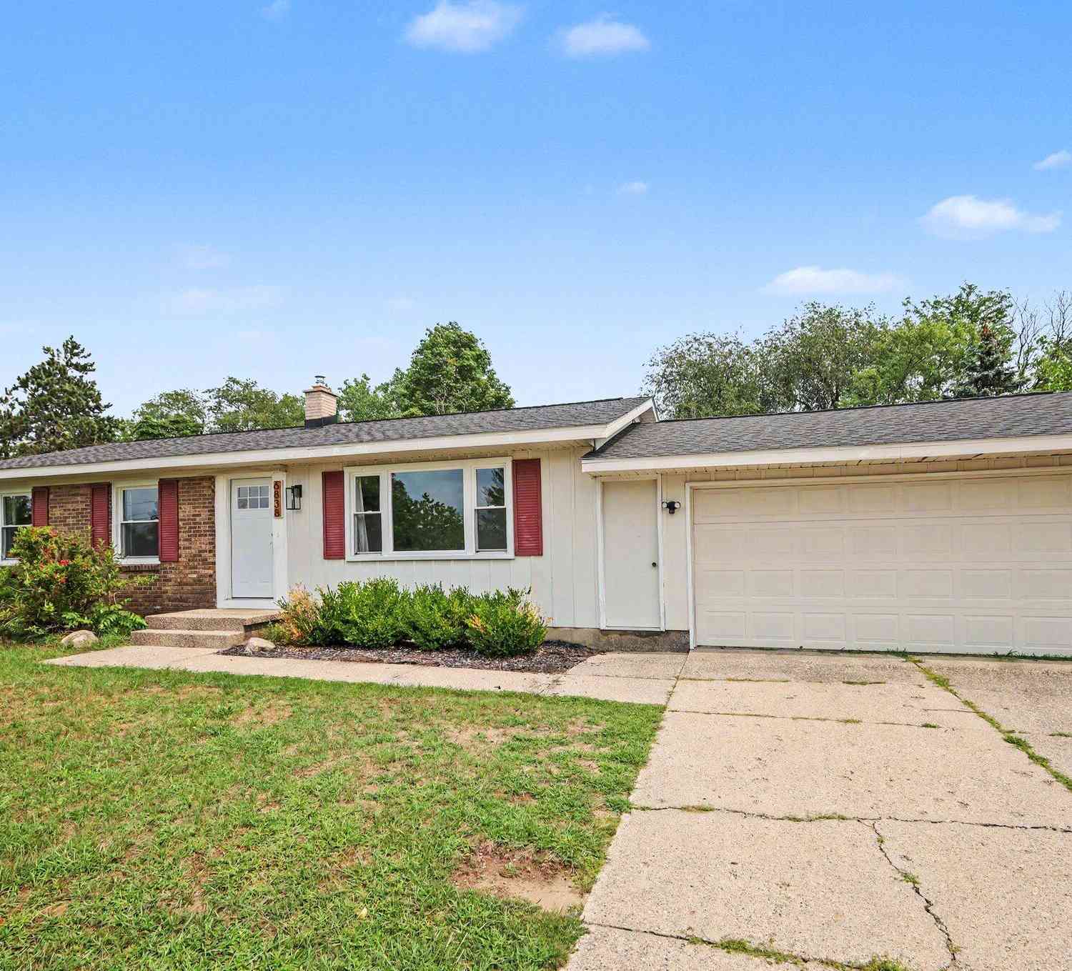 Homes For Sale - 6838 Bonnie Avenue<br/> Grand Rapids, MI 49508