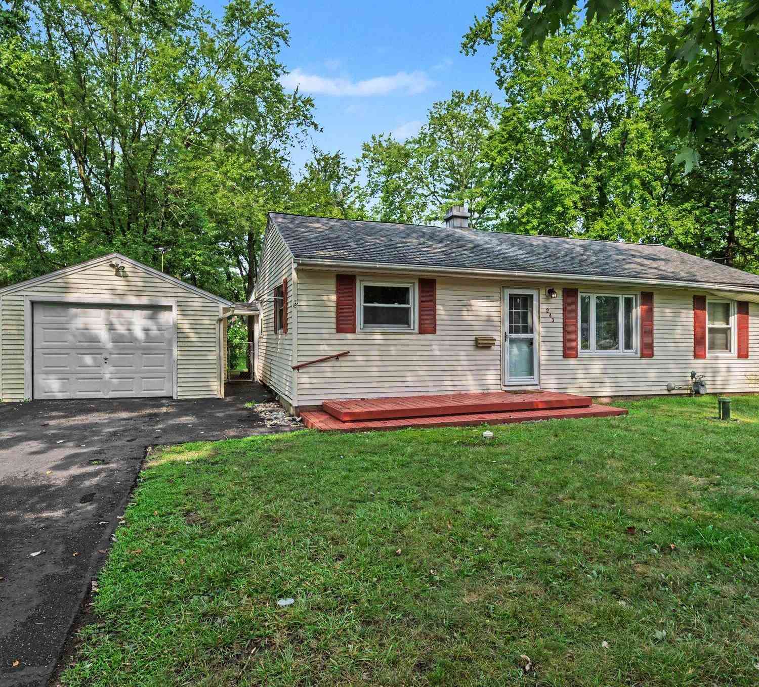 Homes For Sale - 243 Creekview Drive<br/> Calhoun County, Battle Creek, MI 49037