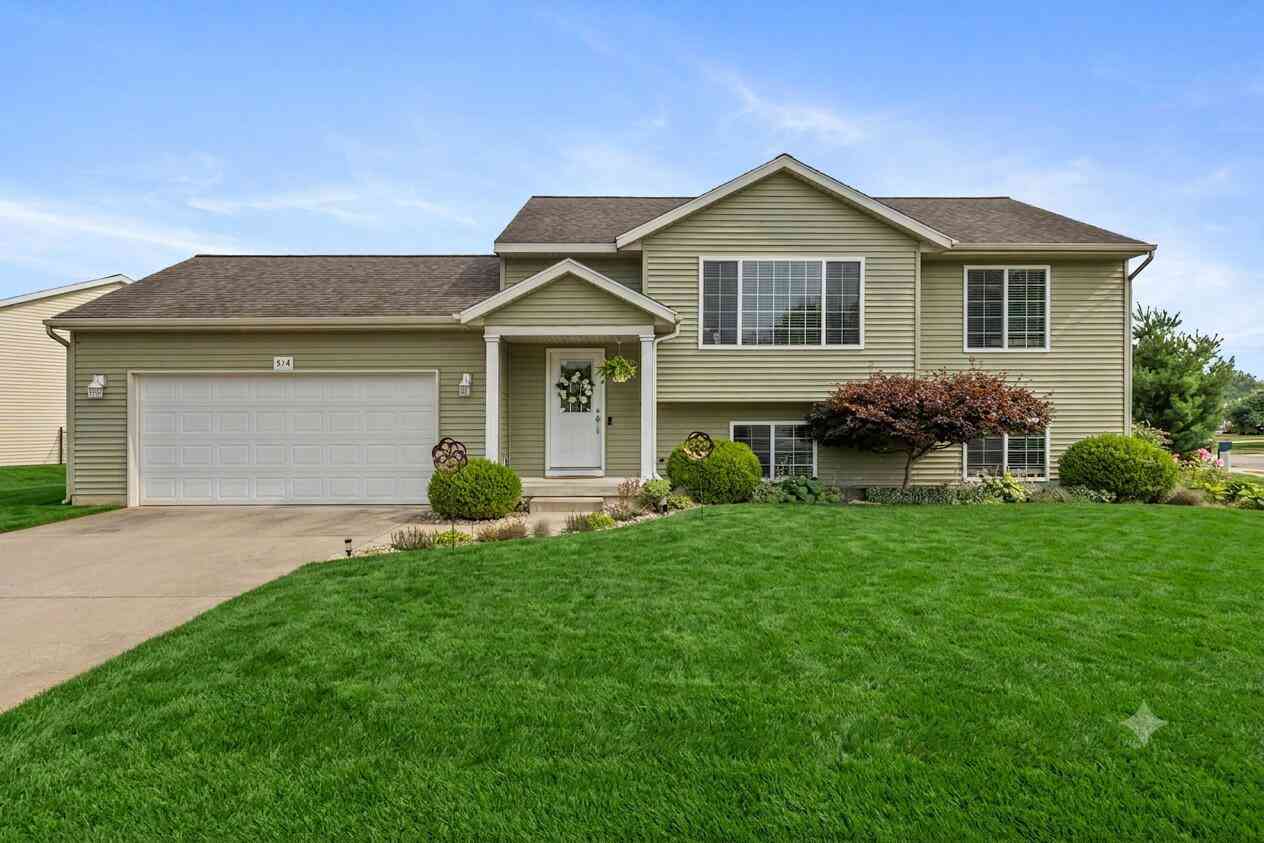 Homes For Sale - 514 Clear Wood Drive<br/> Kent County, Grand Rapids, MI 49548