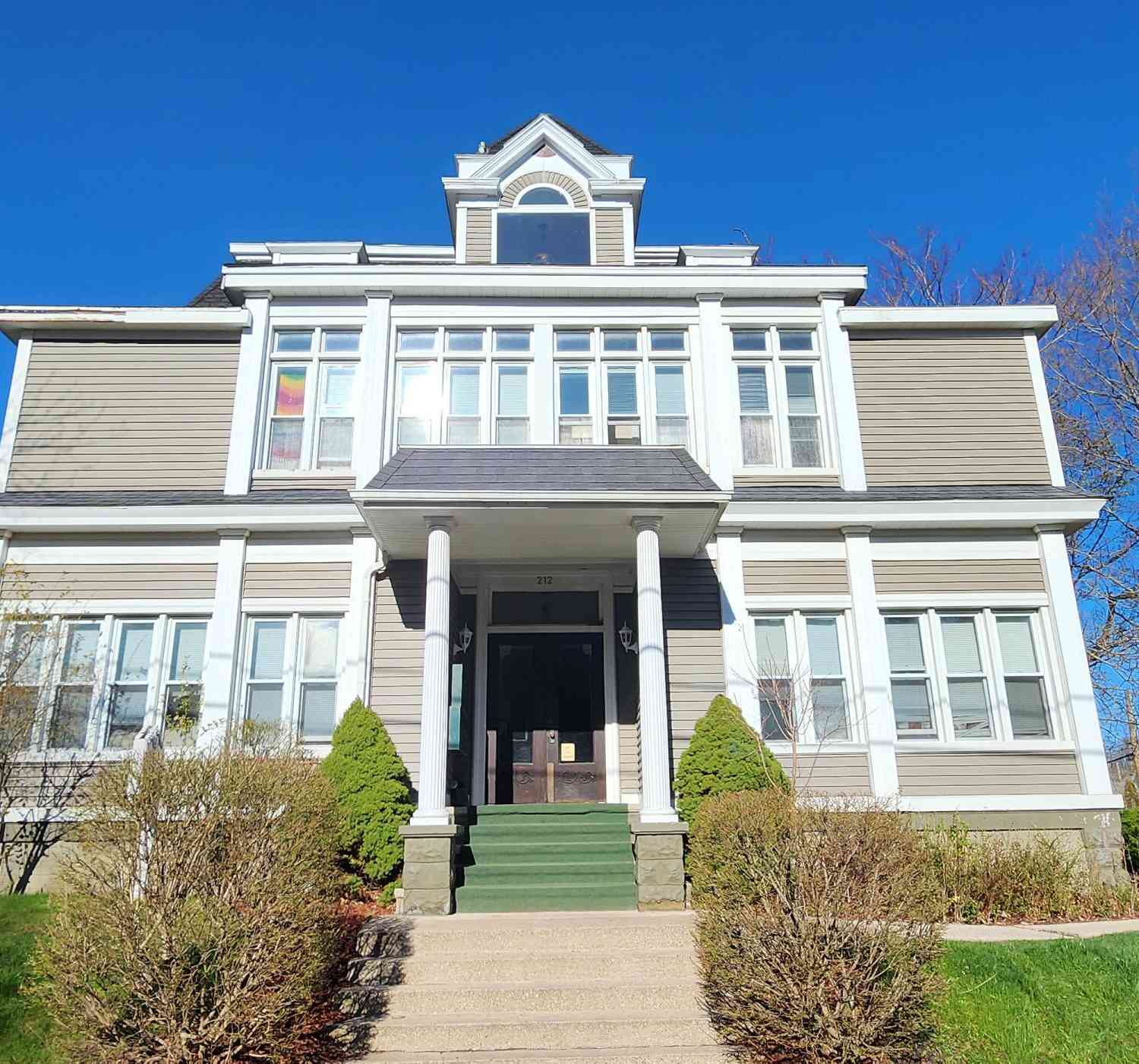 Apartment For Rent - 212 Oak Street #APT 1<br/> Manistee County, Manistee, MI 49660