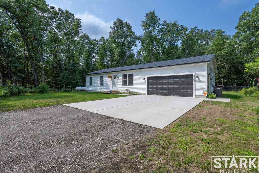 Homes For Sale - 6305 Kedzie Road<br/> Twin Lake, MI 49457