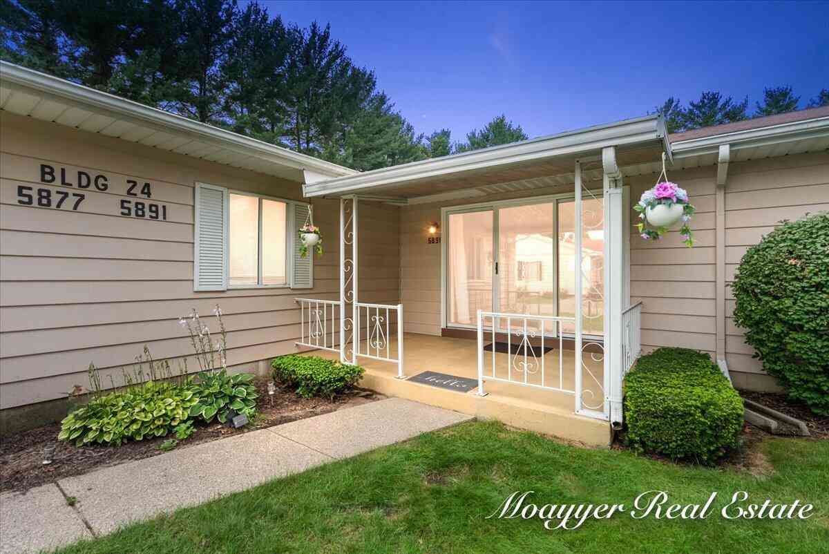 Condo For Sale - 5891 Leisure S Drive<br/> Grand Rapids, MI 49548
