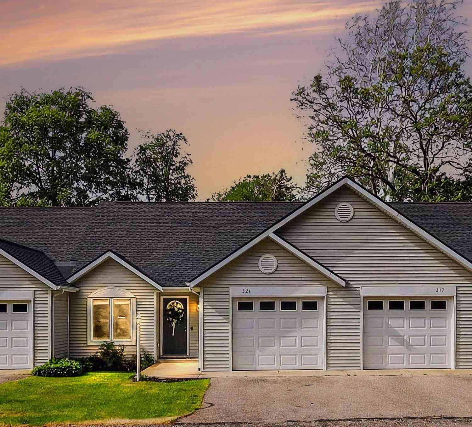 Condo For Sale - 321 Nestlewood Drive<br/> Holland, MI 49424
