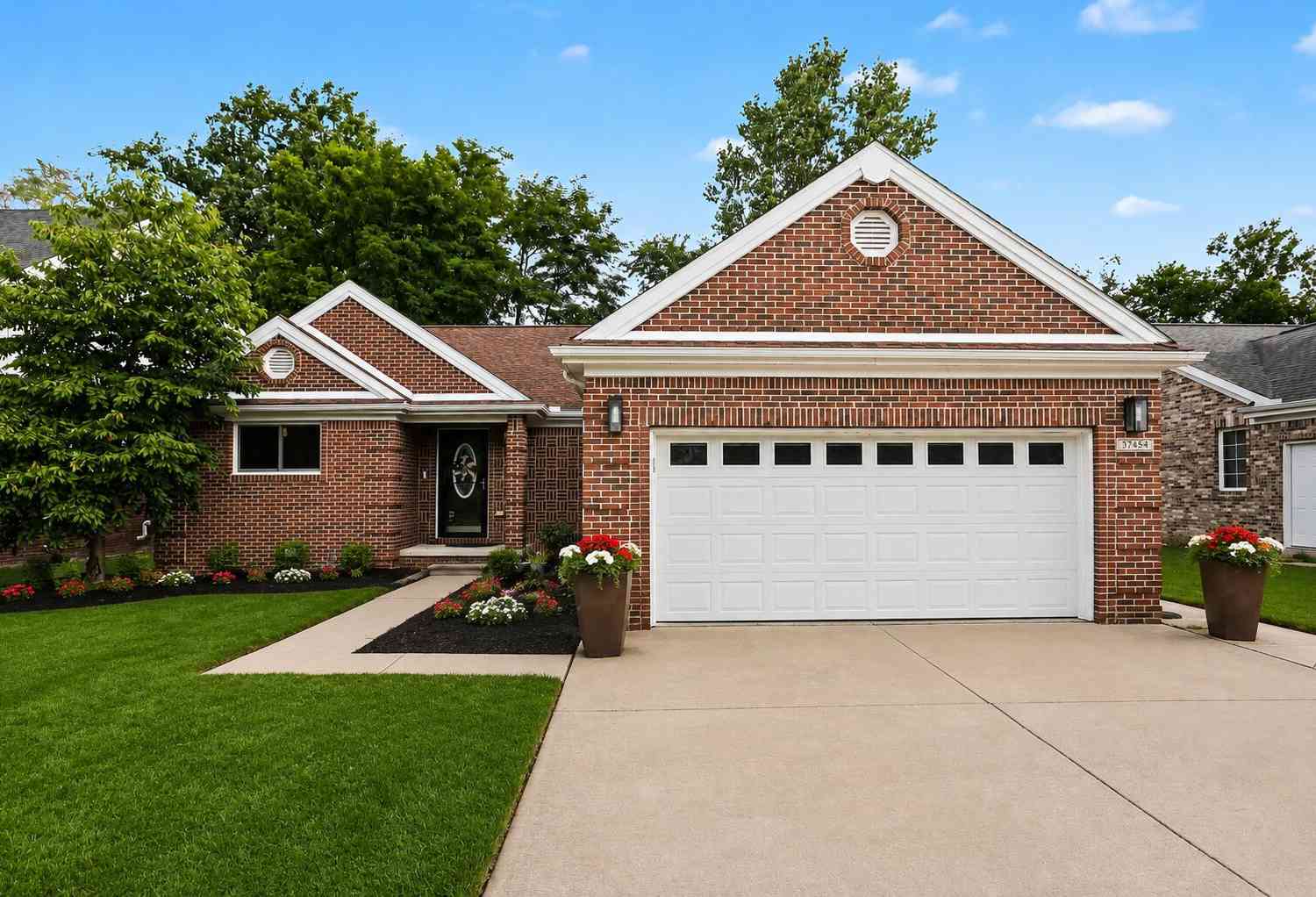 Homes For Sale - 37454 Eagle Drive<br/> Livonia, MI 48150