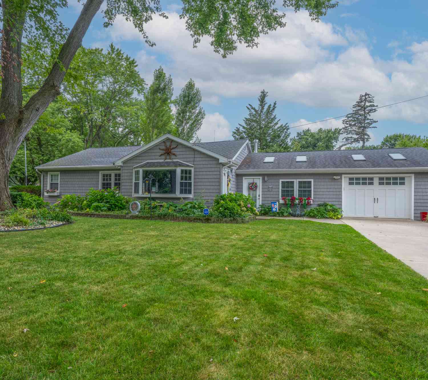 Homes For Sale - 2110 Commonwealth Road<br/> Benton Harbor, MI 49022