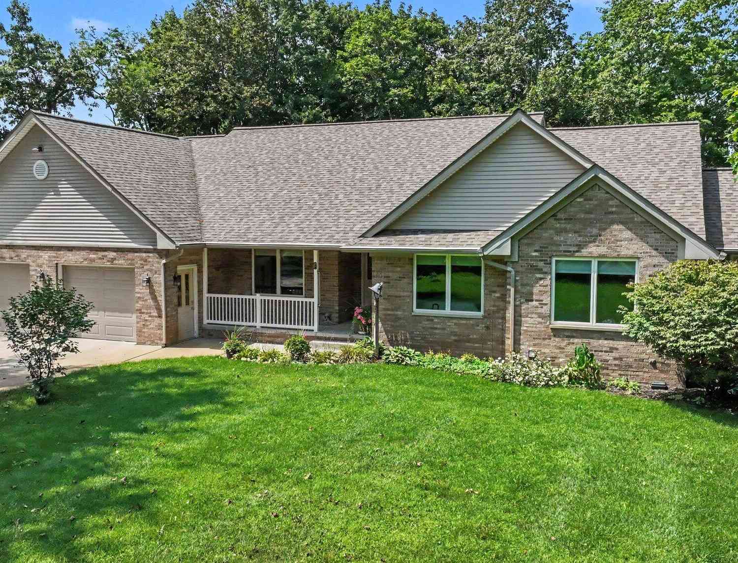 Homes For Sale - 51408 Summit Street<br/> Paw Paw, MI 49079