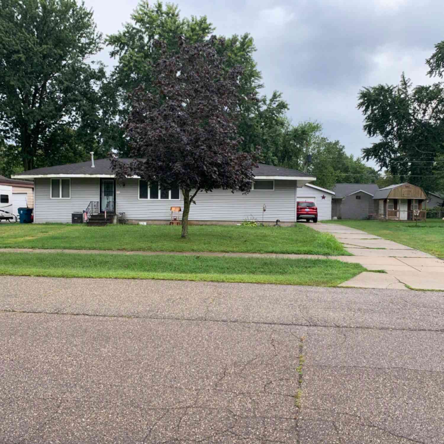 Homes For Sale - 447 Riverside Drive<br/> Berrien County, Watervliet, MI 49098
