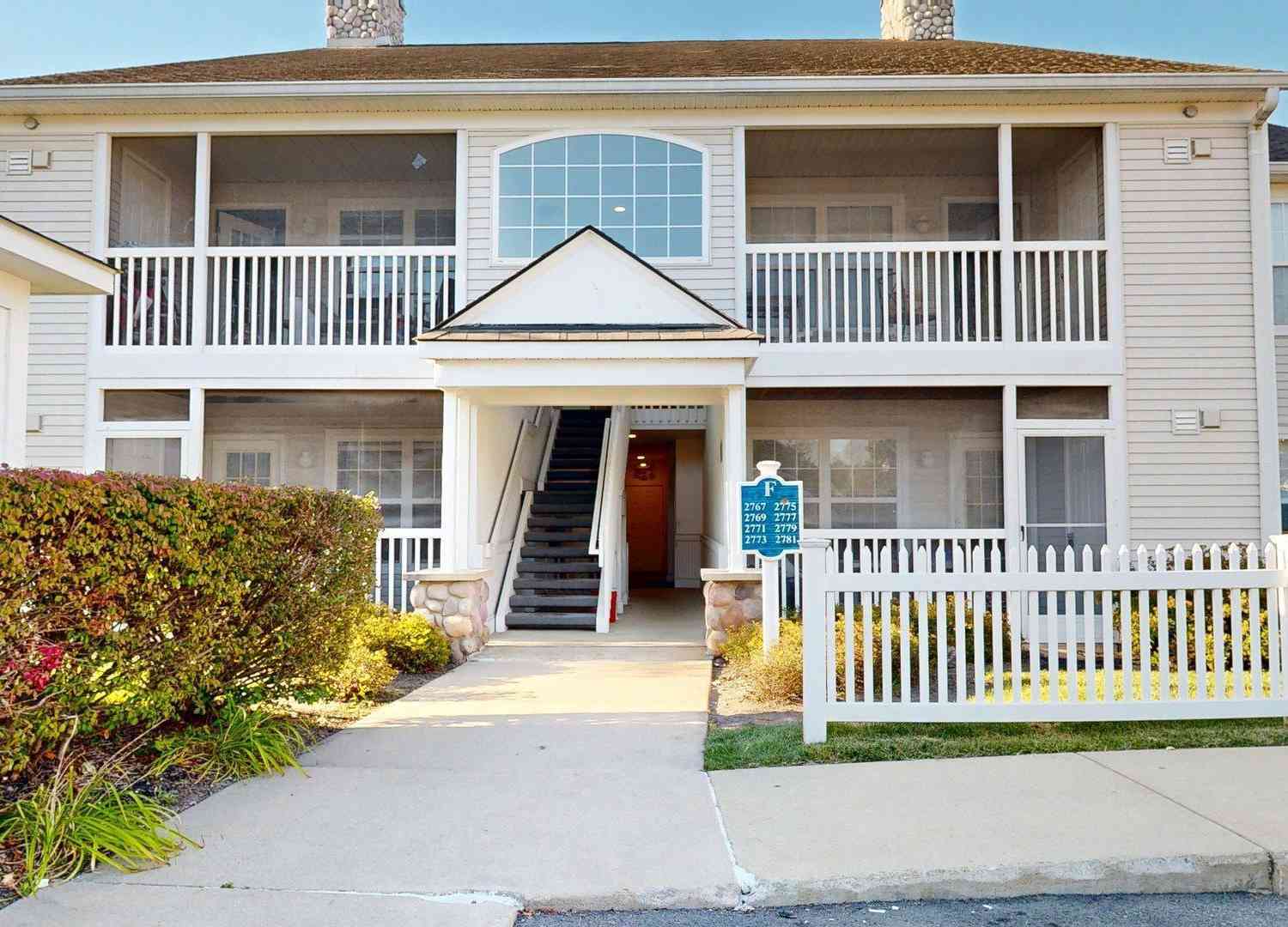 Condo For Rent - 2767 S Knightsbridge Circle<br/> Ann Arbor, MI 48105