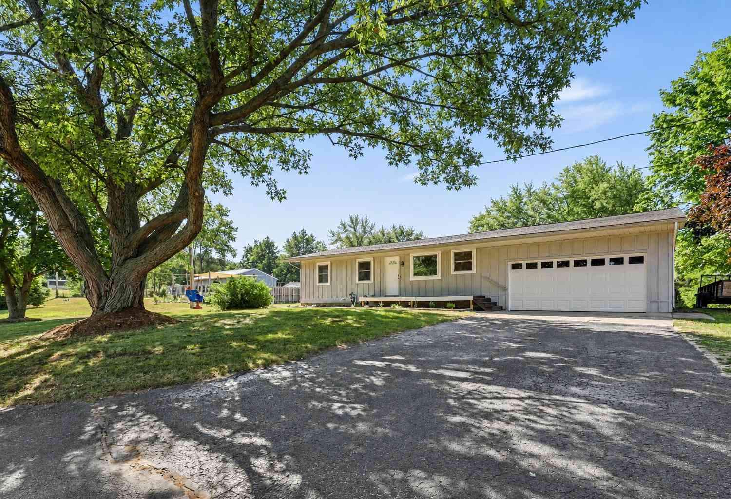 Homes For Sale - 14370 14 Mile Road<br/> Greenville, MI 48838