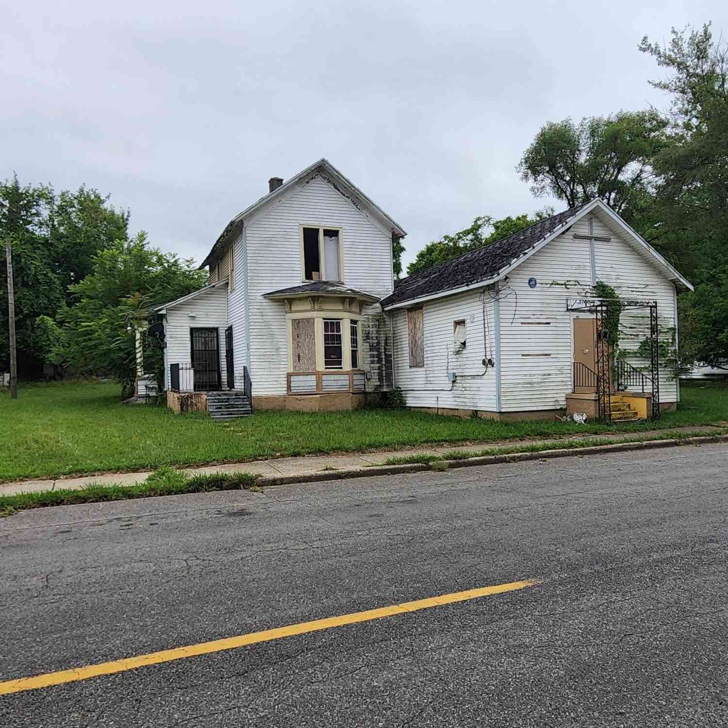 Homes For Sale - 429 W Hamblin Avenue<br/> Calhoun County, Battle Creek, MI 49037