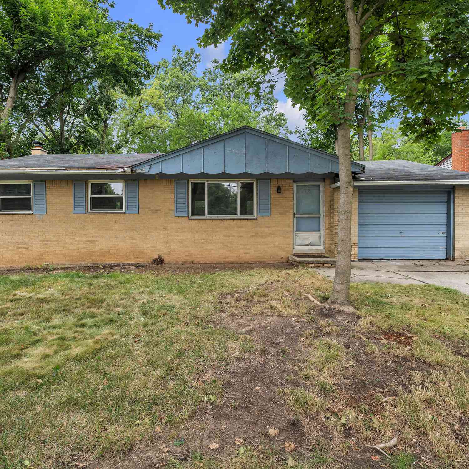Homes For Sale - 2267 Pontiac Trail<br/> Ann Arbor, MI 48105