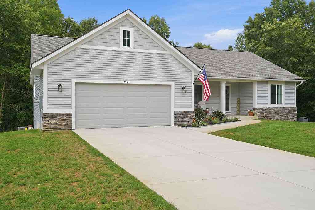 Homes For Sale - 919 Armintrout Ridge Court<br/> Allegan, MI 49010