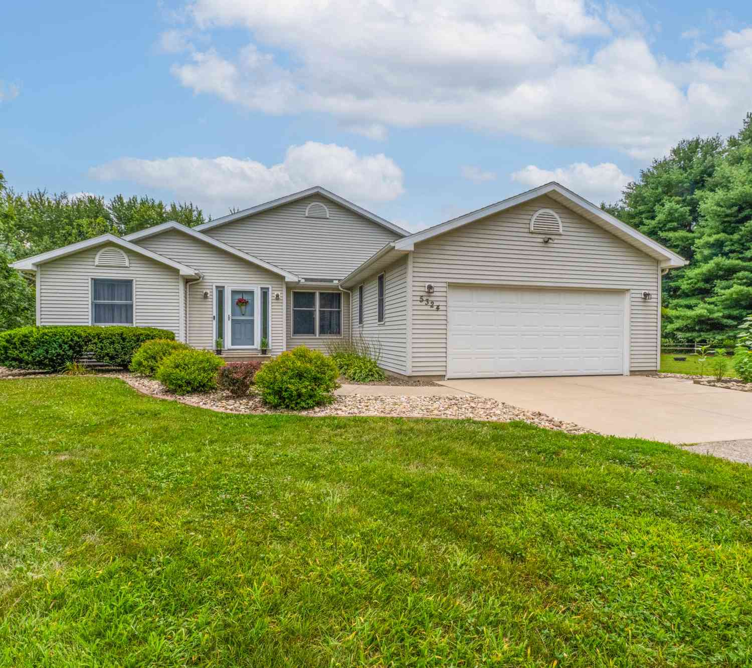 Homes For Sale - 5324 Becht Road<br/> Coloma, MI 49038