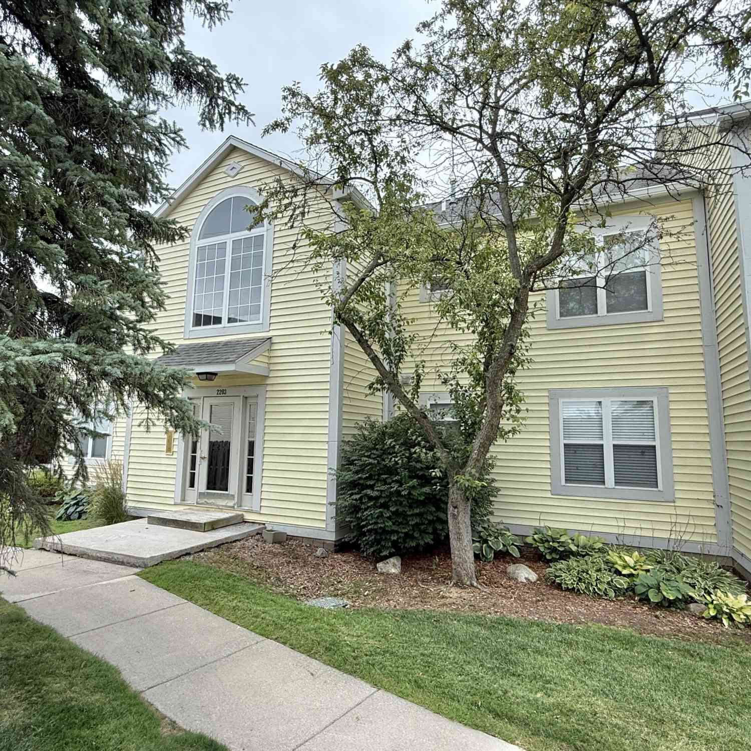 Condo For Sale - 2203 S Huron Parkway #4<br/> Ann Arbor, MI 48104