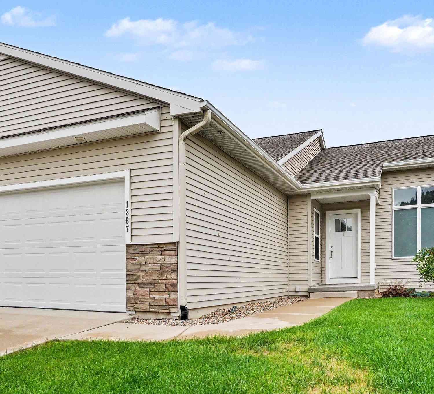 Condo For Sale - 1367 S Village Circle<br/> Kalamazoo, MI 49009